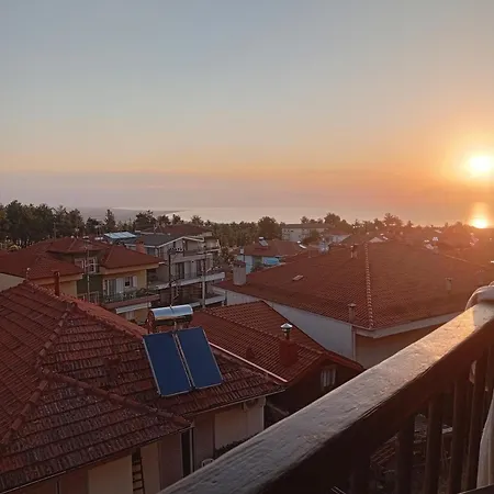 Olympian Sunrise Balcony דירה